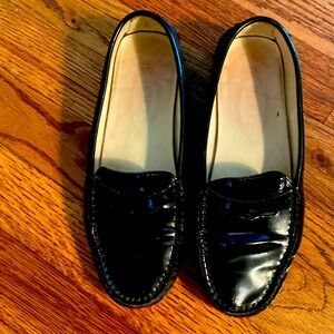 Tods black patent driving moc